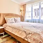JAZZY LUXURIOUS FAMILY HOMES 100 Mb Wi-Fi